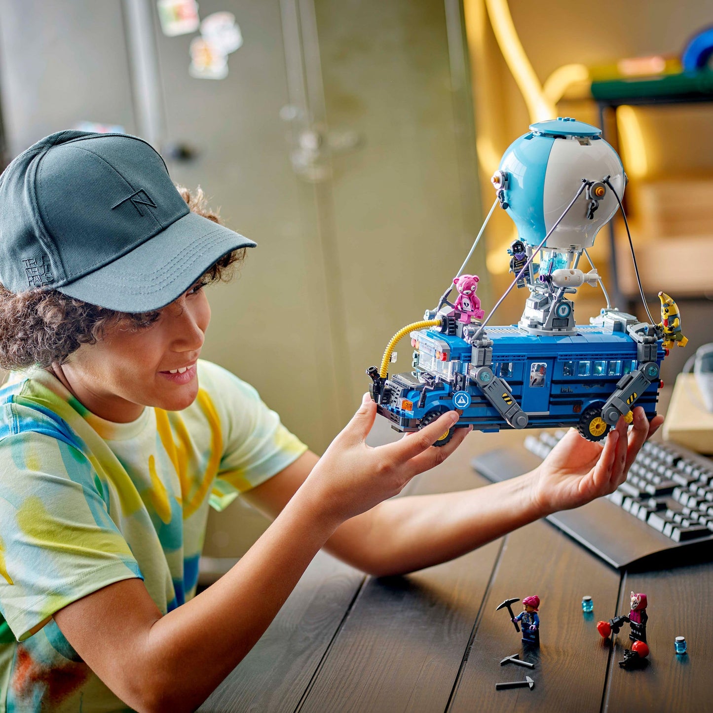 LEGO Fortnite Battle Bus Toy - Video Game Vehicle Model Kit w/ 9 Character Minifigures and Accessories - Gaming Gift for 10+ Year Old Boys, Girls & Teenage Fans - Christmas Treat - 77073